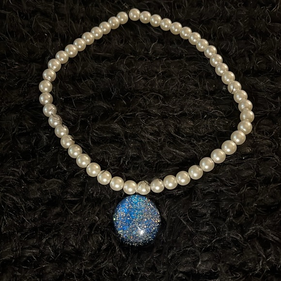 Blue Glittery Marble Glass & Stretch Faux Pearls Hand Design Necklace - Picture 9 of 17